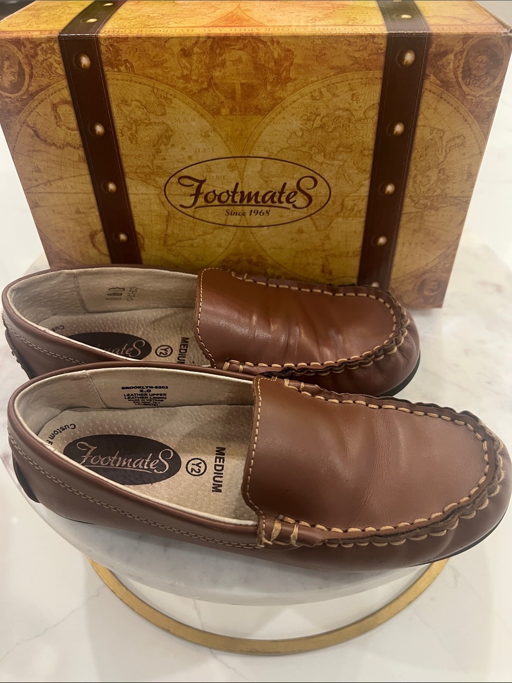 FootMates Boys Size 2/EU 33, Brooklyn Chestnut Brown Leather Dress Shoe Slip-Ons